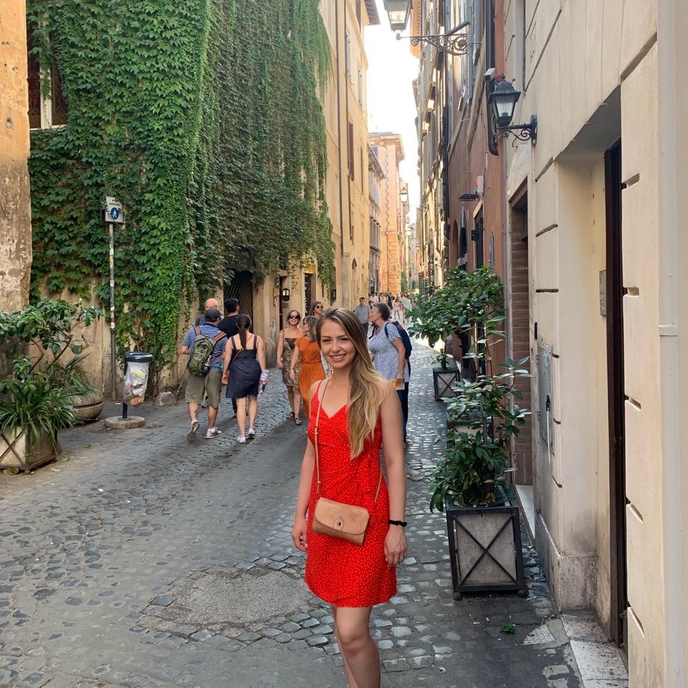 👋🏼 Meet your Posher, Michelle! 💗